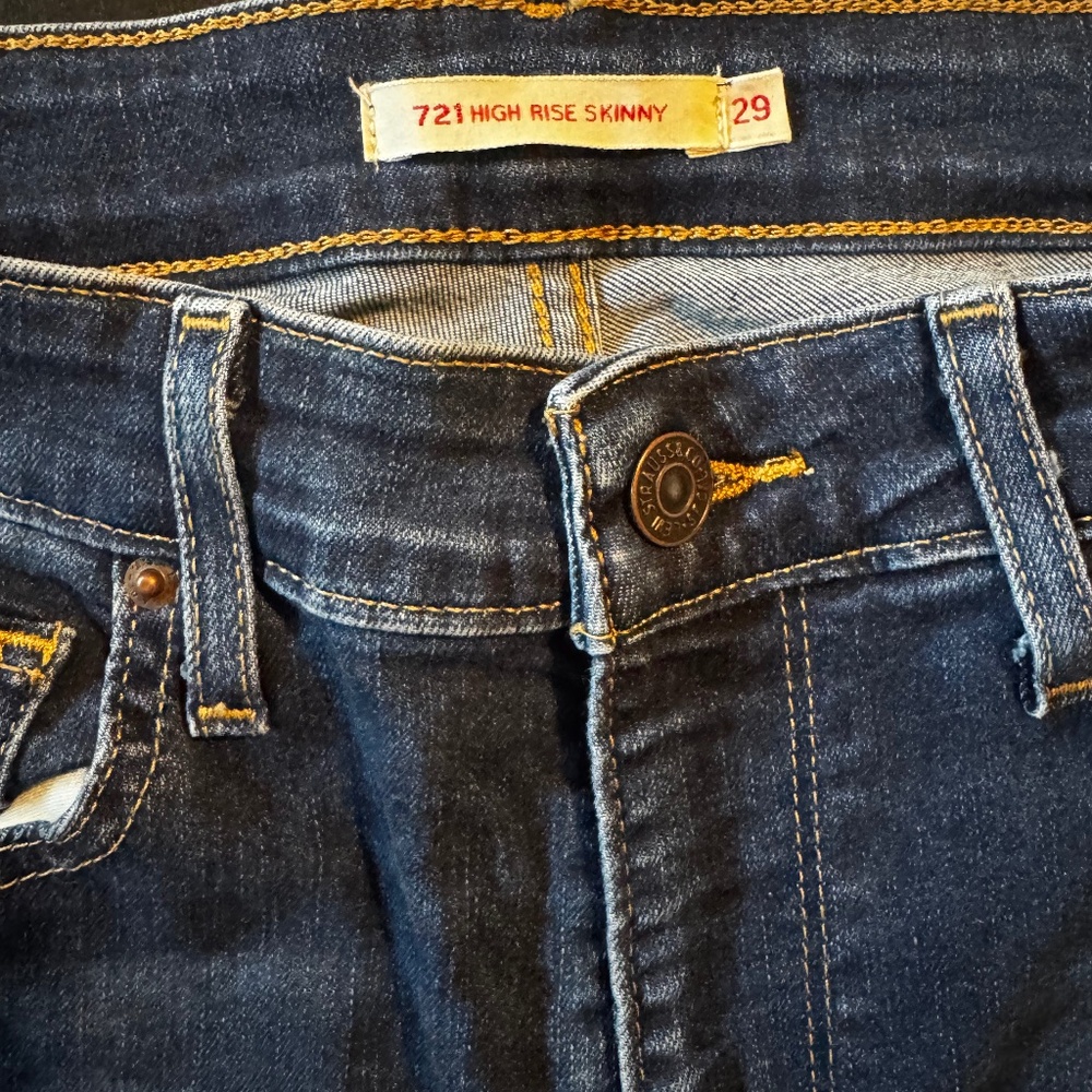 Levi’s 721 high-rise skinny size 29